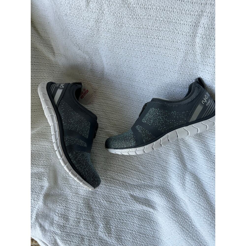 Ryka Athletic shoes ladies size 5 Medium zip front